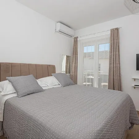 Lovric Apartament *