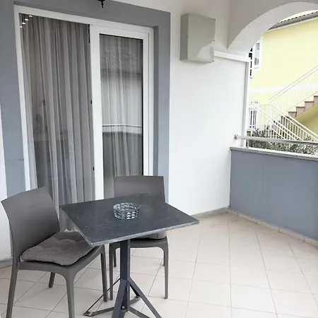 Apartament Lovric *