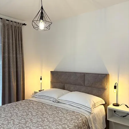 Lovric Apartament *